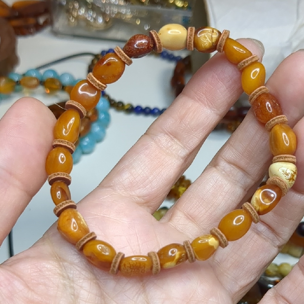 143 Old Amber Beaded Bracelet
